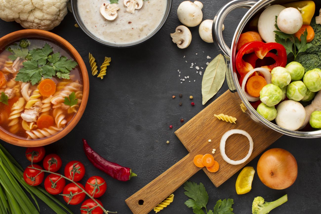 BHP w gastronomii – jak zadbać o bezpieczeństwo jedzenia i personelu?