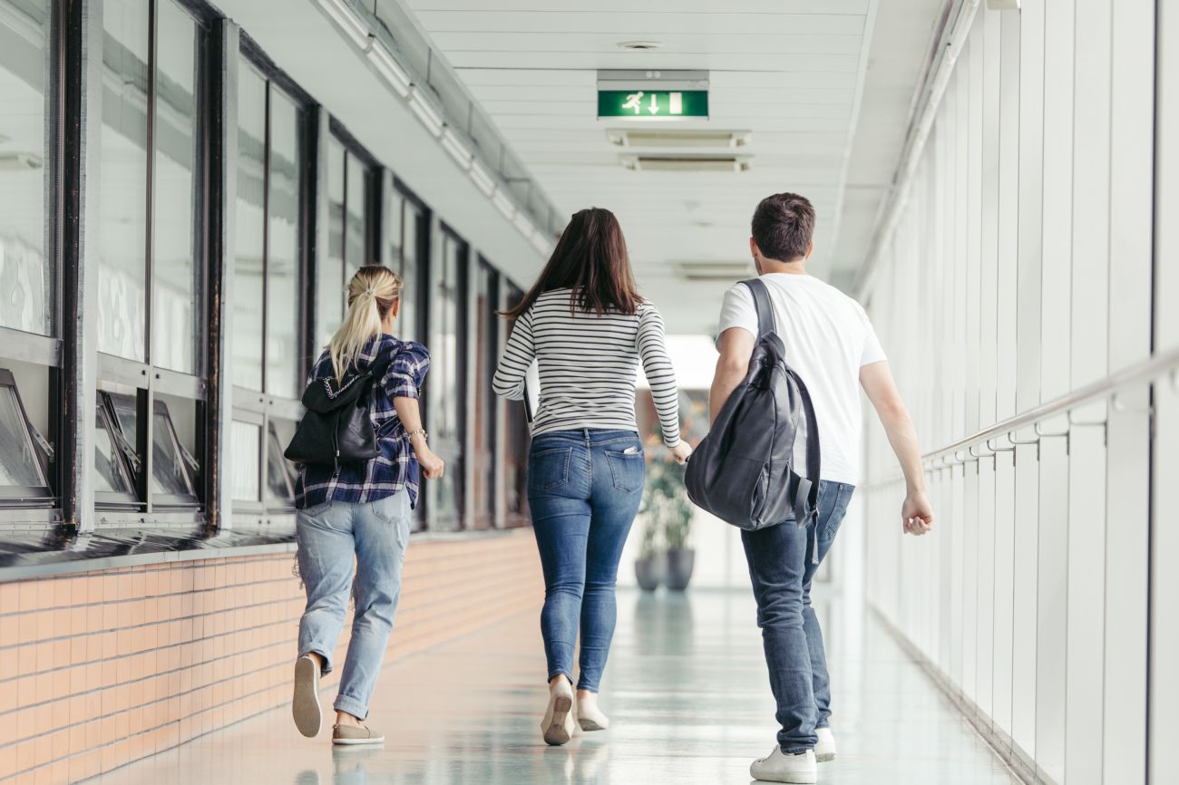 Oznakowanie ewakuacyjne – jakie znaki są wymagane i gdzie je umieścić?